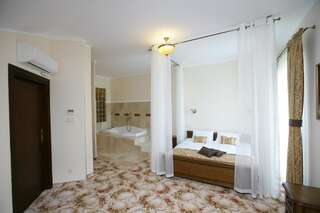 Отель Hotel Atena Wedding, Business & Spa Цеханув Улучшенные апартаменты-1